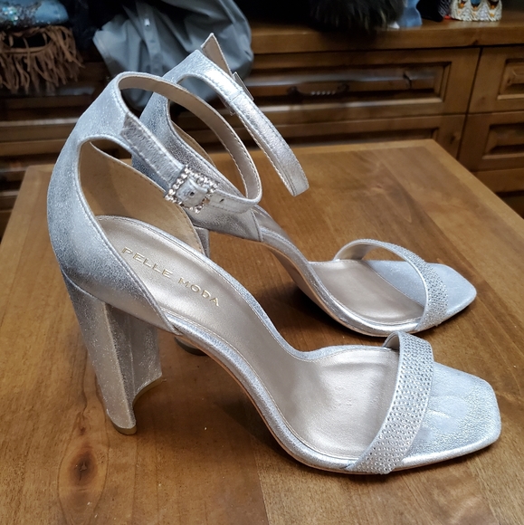 Pelle Moda Silver heels with rhinestone. Size 9 - Picture 2 of 7
